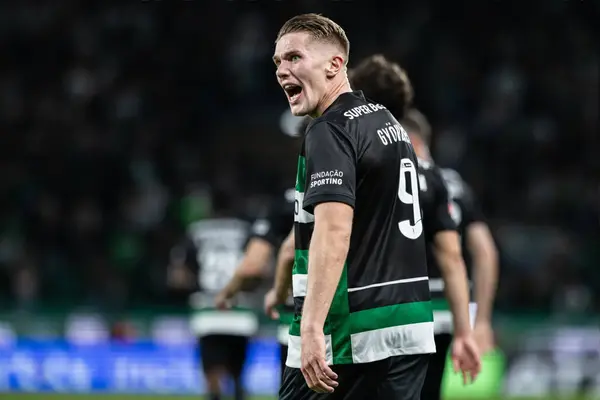 ‘The Best Choice Striker’ ‘He’ll Prefer A UCL Side’ Fans React As Chelsea Try To Hijack £60M Arsenal Transfer