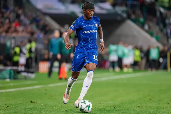 ‘£90M Or Nothing’ ‘Pls Don’t Sell Him’ Fans React As PL Rival Consider Raid For “Excellent” Chelsea Star