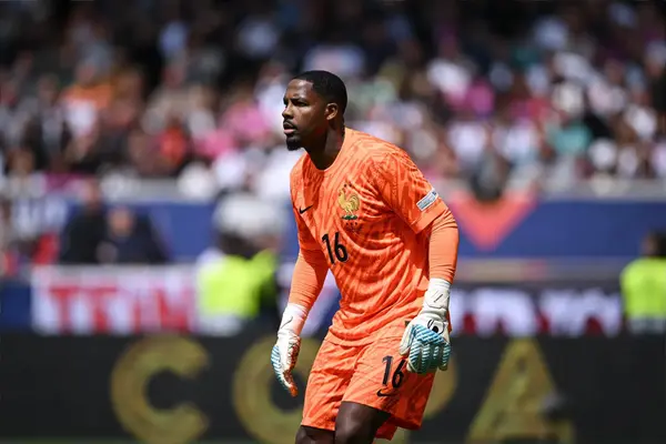 ‘Disgraceful’, ‘End The Season Already’: Chelsea Fans React To Shock Blues Decision On Mike Maignan