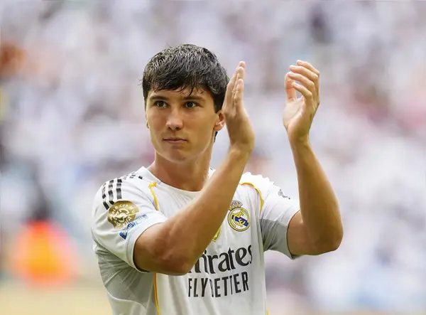 Chelsea Are ‘Willing’ To Pay £34M For Potential Jackson Replacement But His Club Want Buyback Option