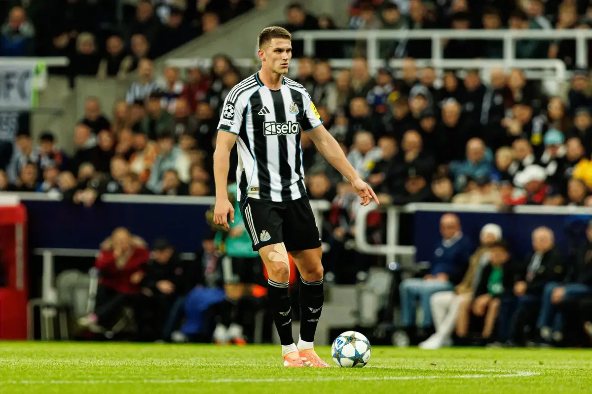 Chelsea Are ‘Long Term Admirers’ Of Premier League Defender Who Has Been Hailed As “Outstanding” By His Manager