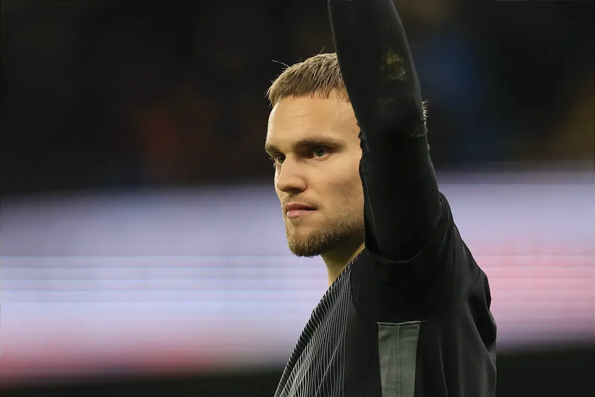 ‘Wild’ ‘No Chance This Is True’ Fans React To Reports That Chelsea Are ‘Ready To Launch’ Bid For £50M Rated Keeper
