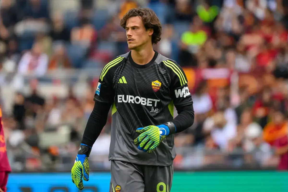 Chelsea Have £43M Bid ‘Rejected’ By Roma As Alonso Pushes For Sanchez Replacement
