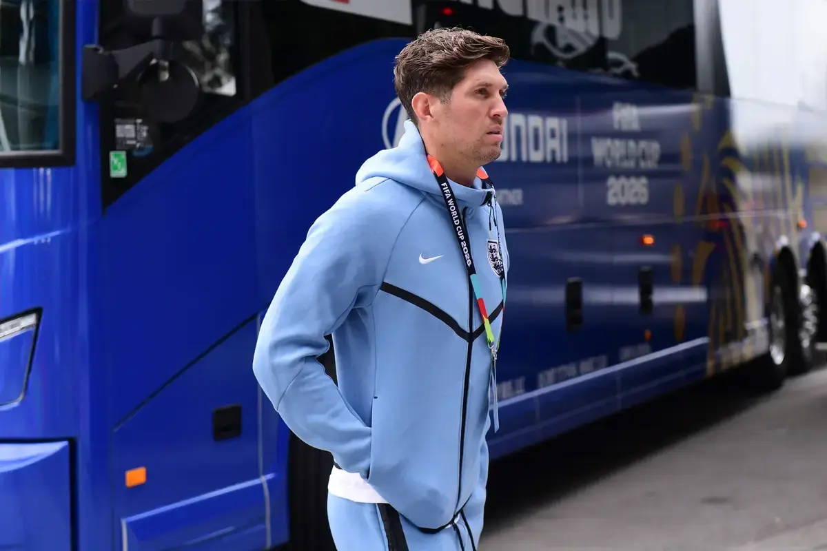 ‘A No Brainer’ ‘We Don’t Need Him’ – Chelsea Fans React As Alonso is Urged To Sign Ex-Man City Star On Free Transfer